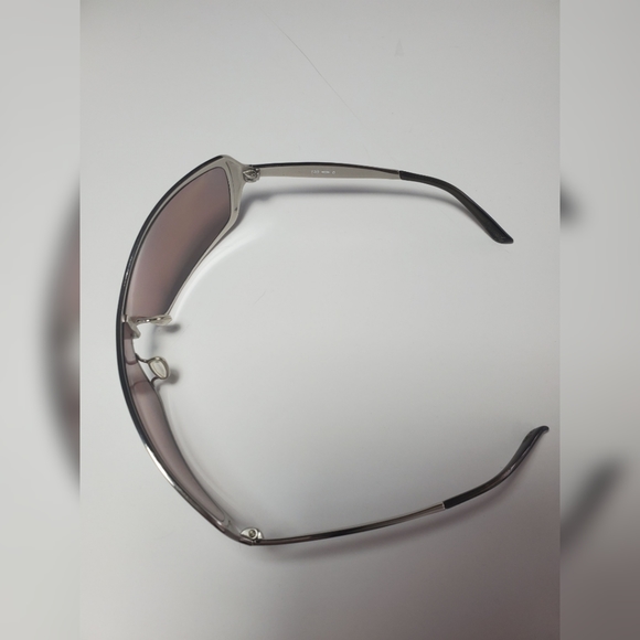 Oakley Sunglasses Polarized Remedy Silver with Tinted Lenses with Case. - Picture 7 of 10